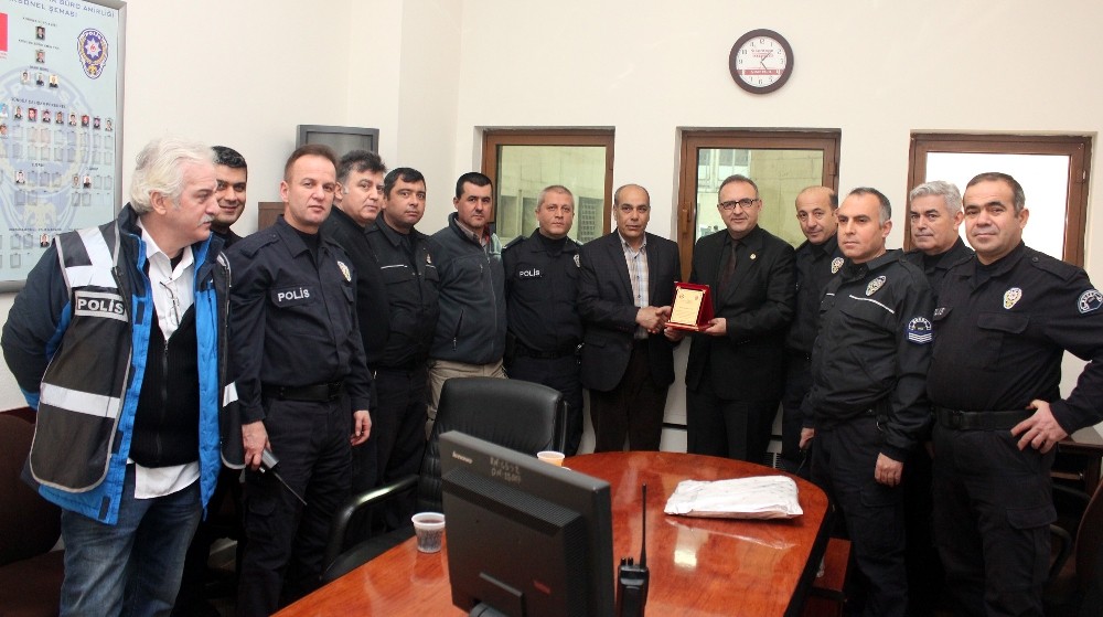 31 Yıllık Polis Törenle Emekliye Ayrıldı