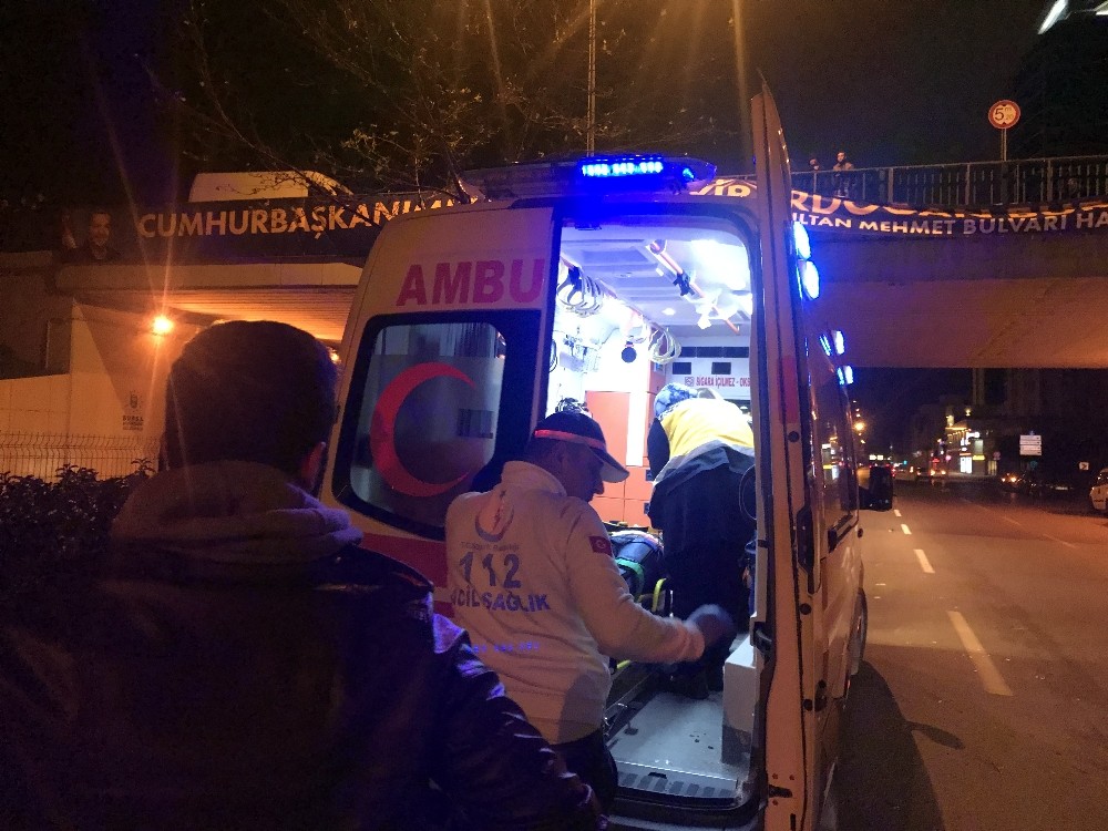 Alkollü Sürücü Direksiyon Hakimiyetini Kaybedince Ağaca Saplandı