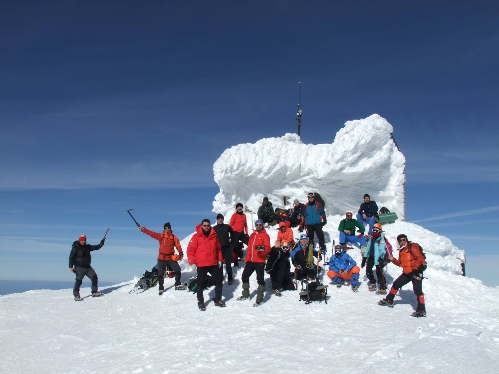 Bursalı Dağcıya 2500 Metrede Doğum Günü Partisi