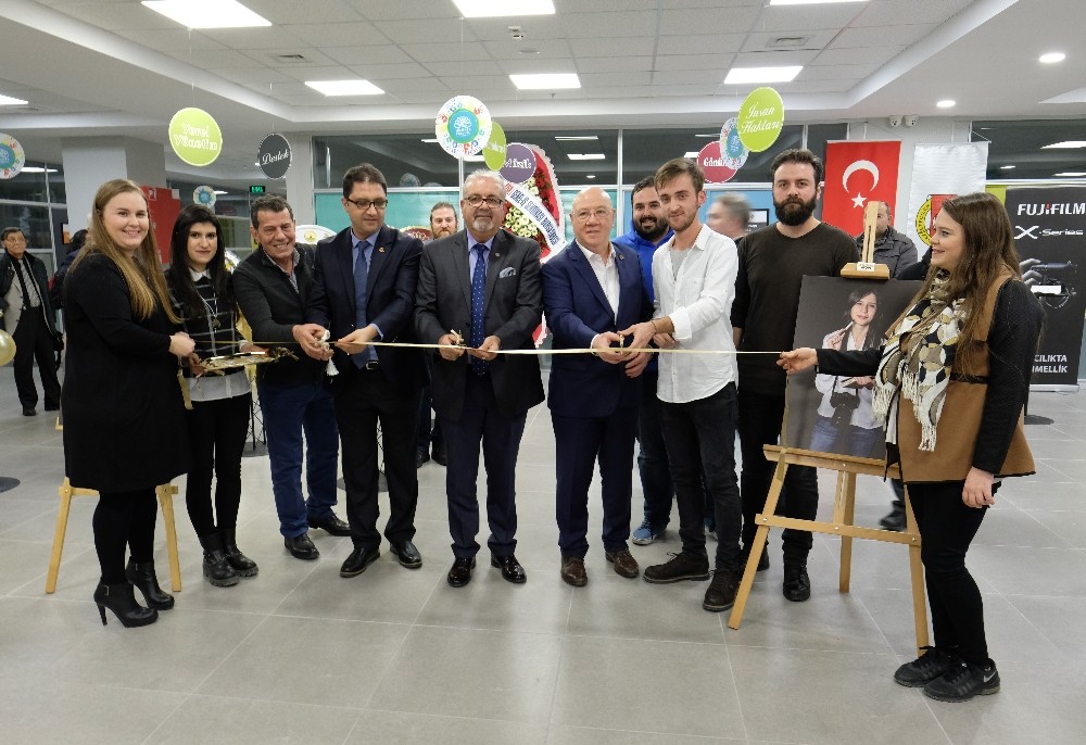 Bursalı Gazeteci Meslektaşlarını Fotoğrafladı