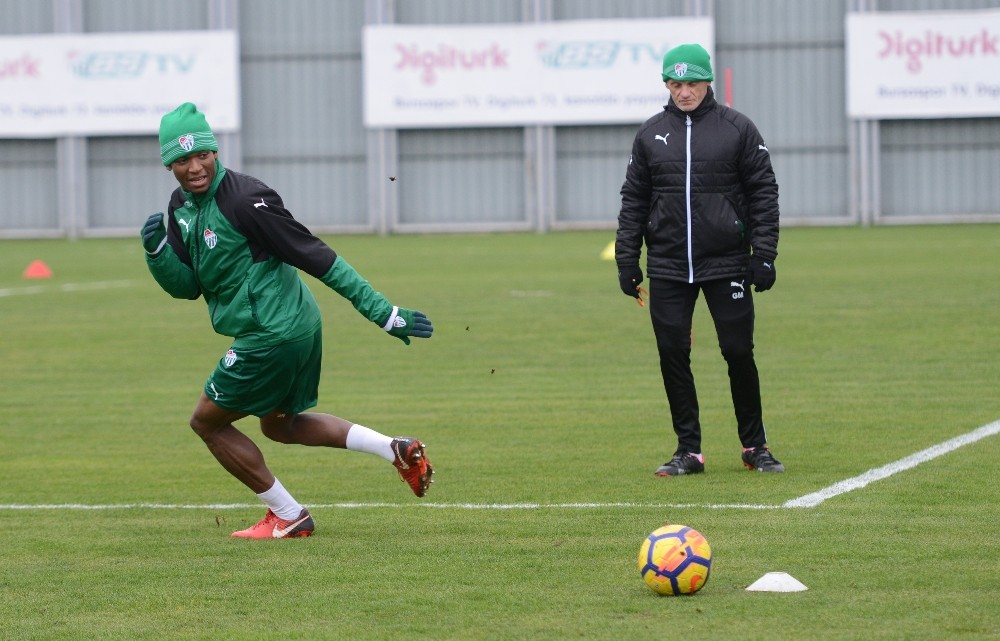 Bursasporun Yeni Transferi İlk İdmanına Çıktı