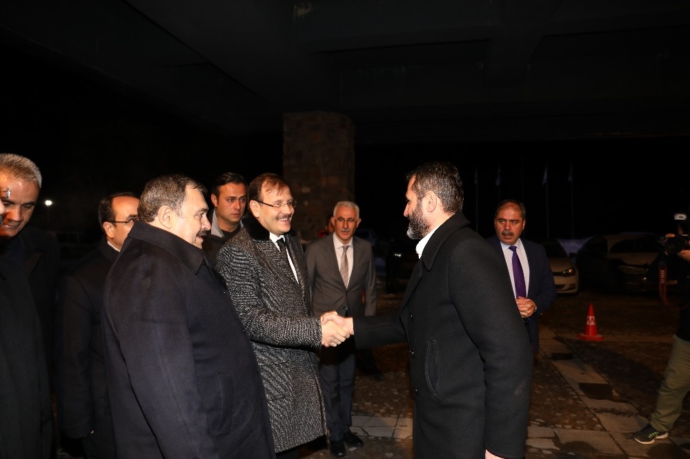 Çavuşoğlu Ve Eroğlunun Teleferik Keyfi