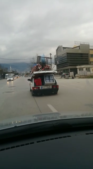 Evini Aracında Taşıdı