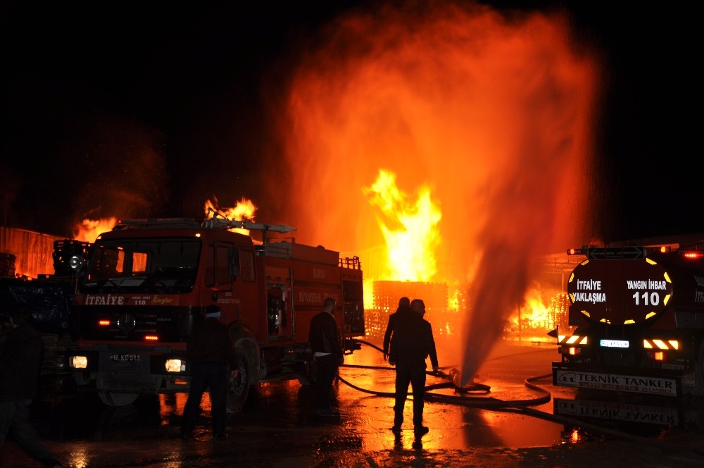 Fabrika Alev Alev Yandı