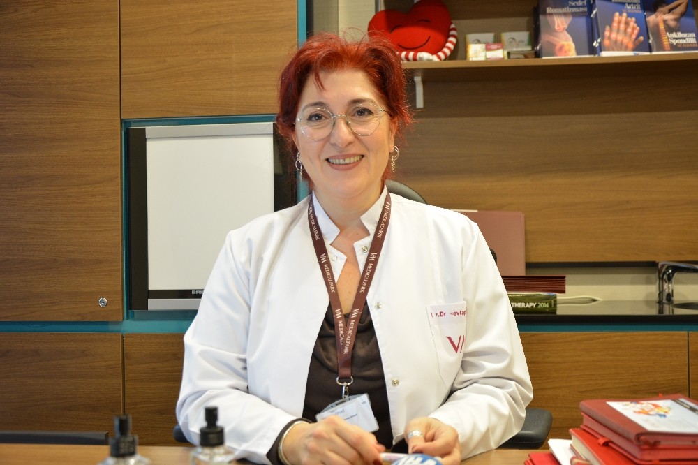 İltihaplı Omurga Romatizması En Çok Gençlerde Görülüyor