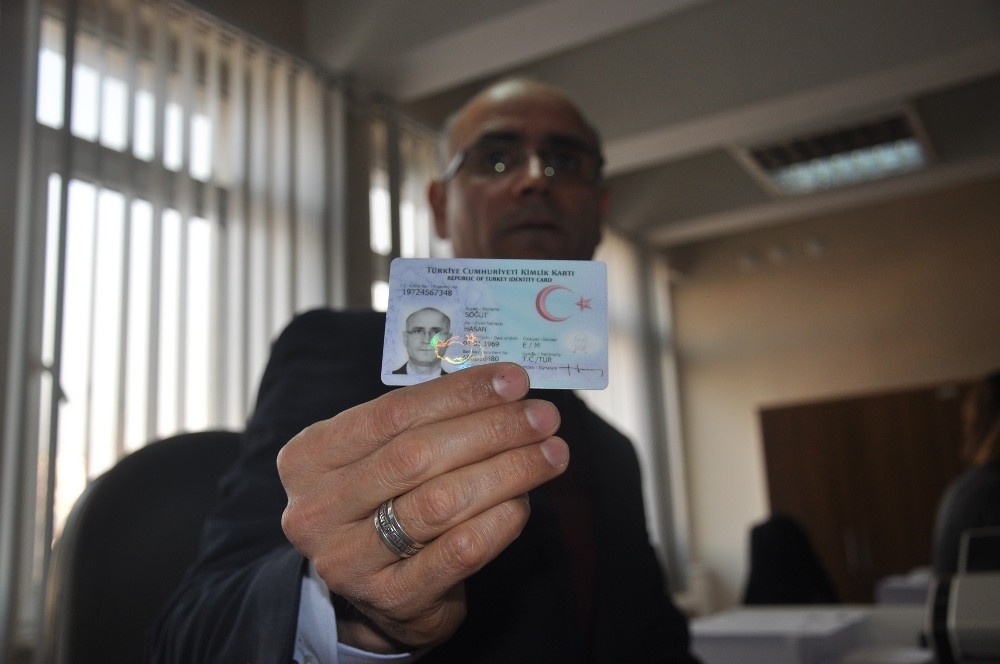İnegölde 49 Bin Kişi Yeni Kimliklerine Kavuştu