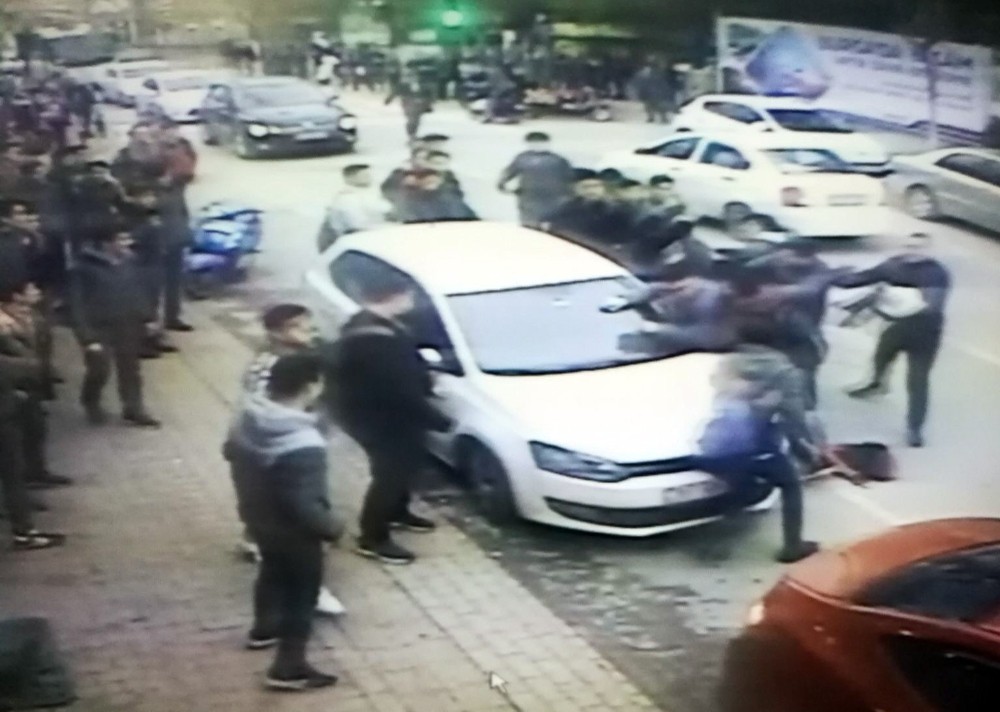 İznikte Öğrenciler Birbirine Girdi