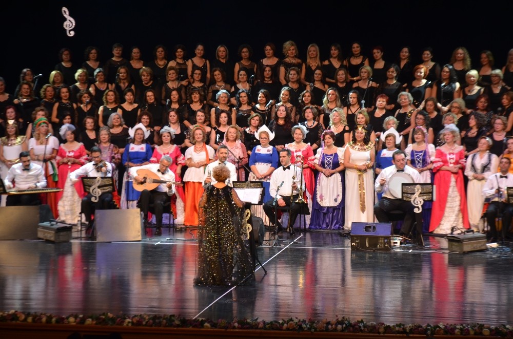 Kadın Korosundan Muhteşem Gala