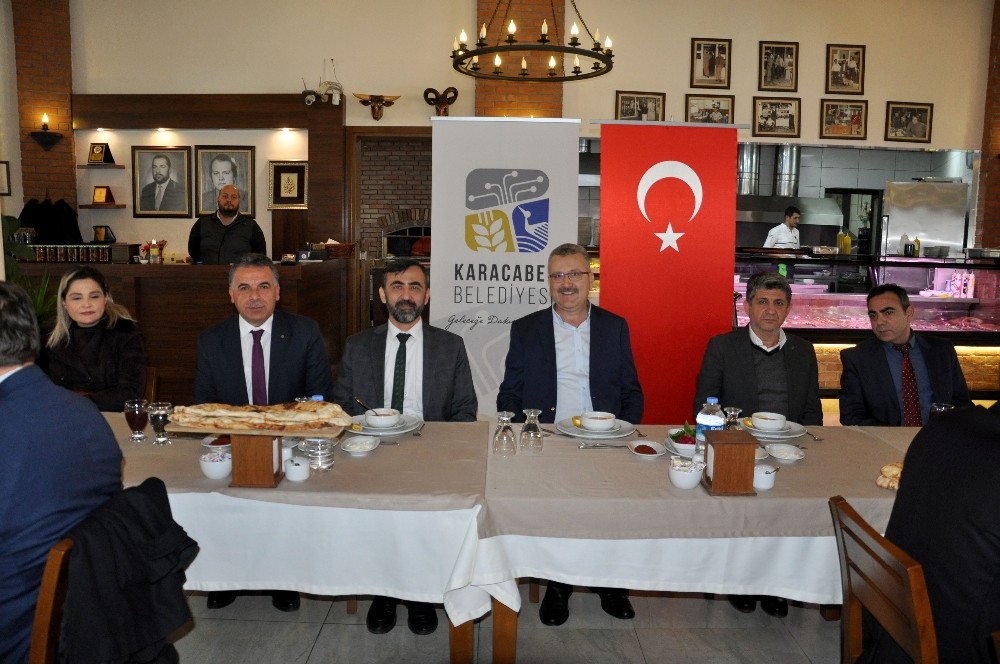 Karacabeyin Ulaşım Meselesi Masaya Yatırıldı