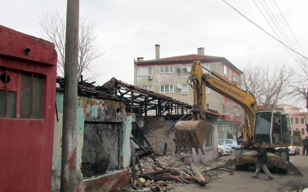 Madde Bağımlılarının Mesken Tuttuğu Binalar Yıkıldı