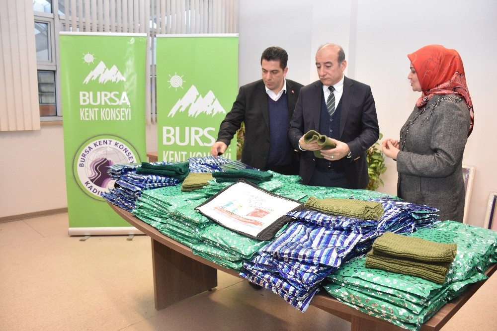 Mehmetçikler İçin Boyunluk Ördüler