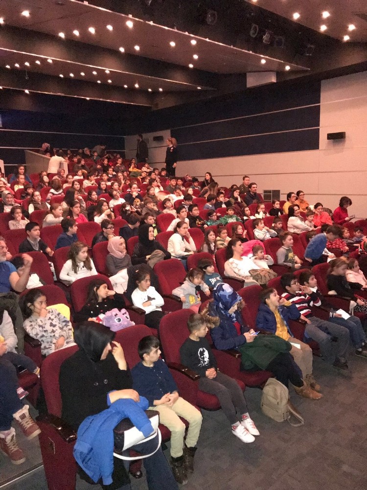 Nilüfer Belediyesinden Öğrencilere Karne Hediyesi