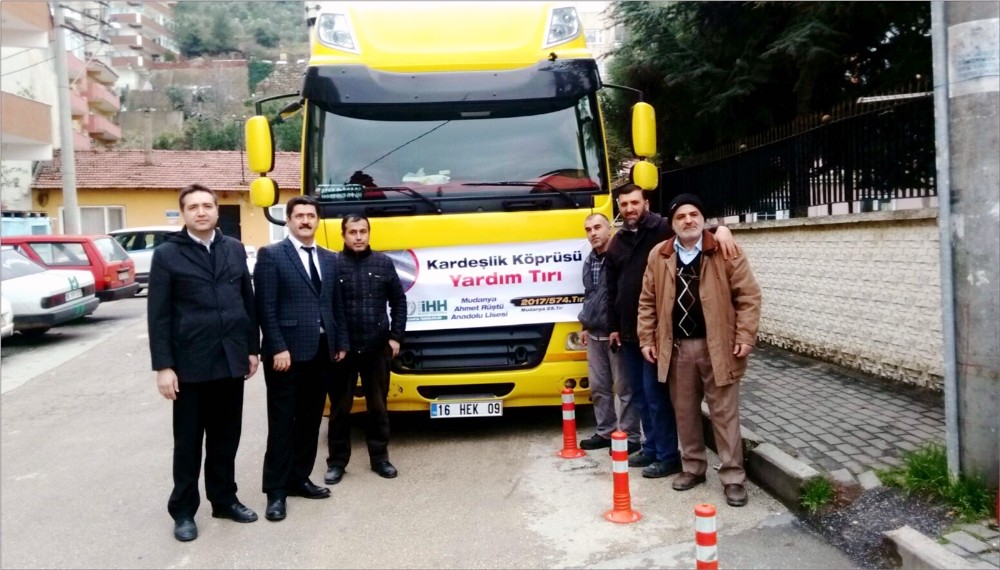 Öğrencilerden Suriyeye Yardım Tırı