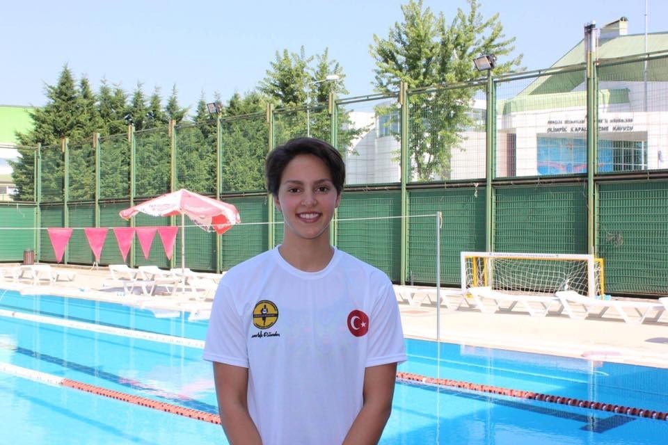 Osmangazili Yüzücü Madalyaya Kulaç Attı