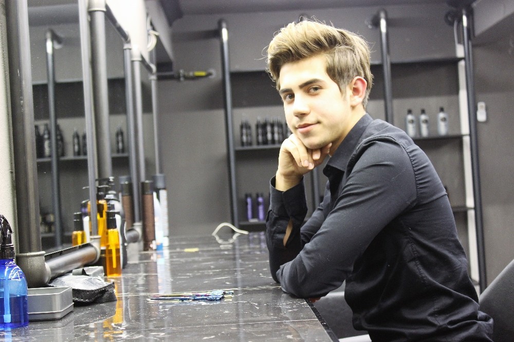 (Özel Haber) 17 Yaşında Patron Oldu, Yanında 2 Kişi Çalıştırıyor