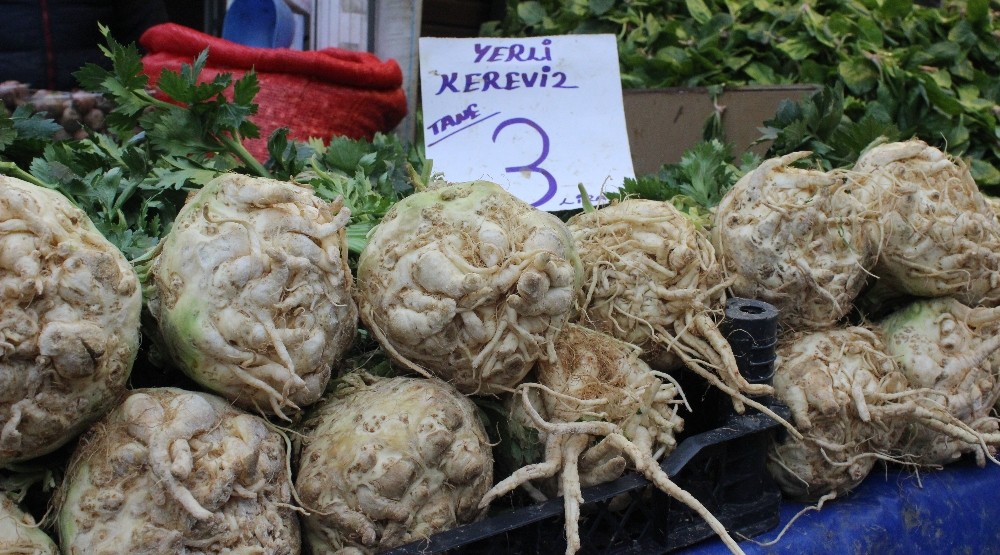 (Özel Haber) Kereviz Para Etmeyince Tarlada Kaldı