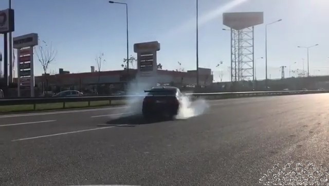 (Özel Haber) Trafikte Tehlikeli Hareketler Yaptı, O Anları Arkadaşına Kaydettirdi