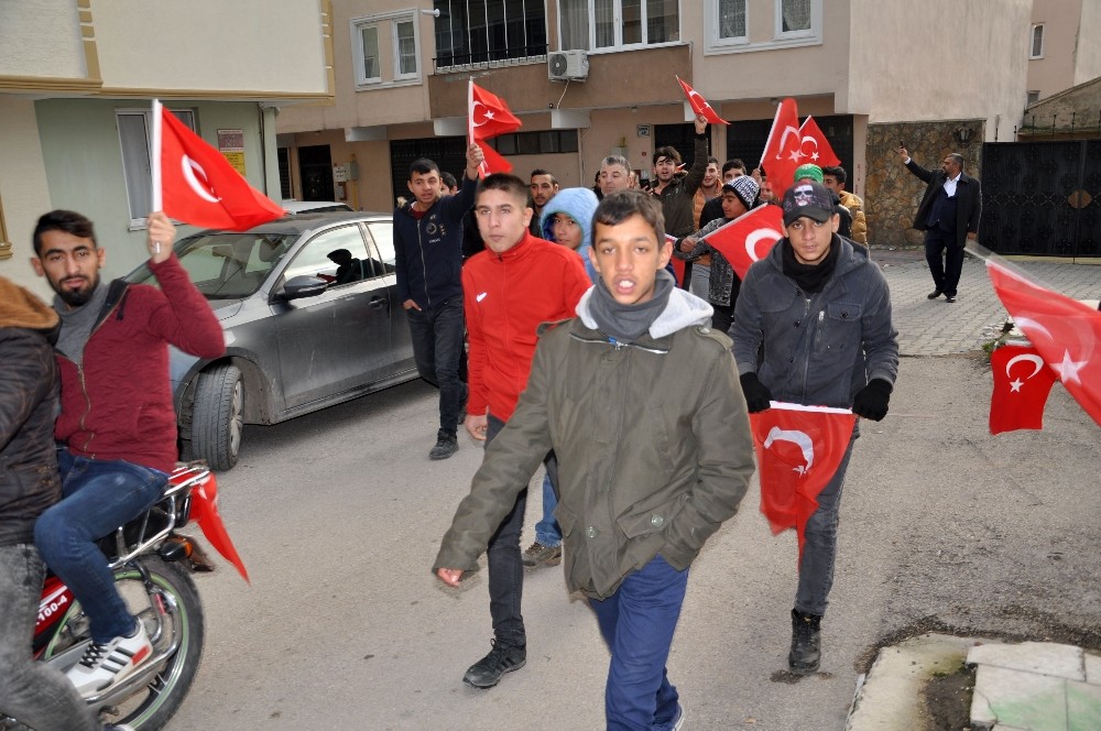 Romanlardan Zeytin Dalı Harekatı İçin Gönüllü Askerlik Müracaatı