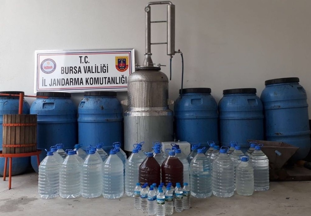 Sahte İçki Üreticisine Şafak Baskını