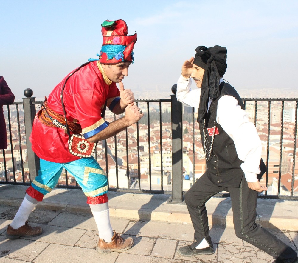 Tiyatro Sanatçısı “Burseya Dağı” Zaferini Böyle Kutladı