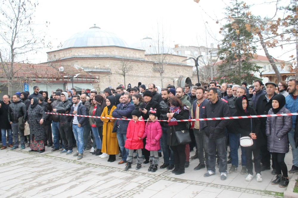 Trabzonlular 1 Ton Ücretsiz Hamsi Dağıttı