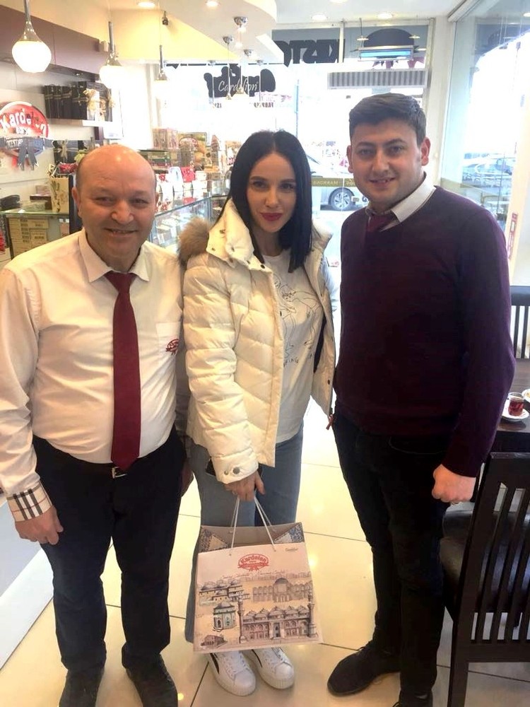 Ünlü Popçu Gülşen Enerjisini Kestane Şekerinden Alıyor