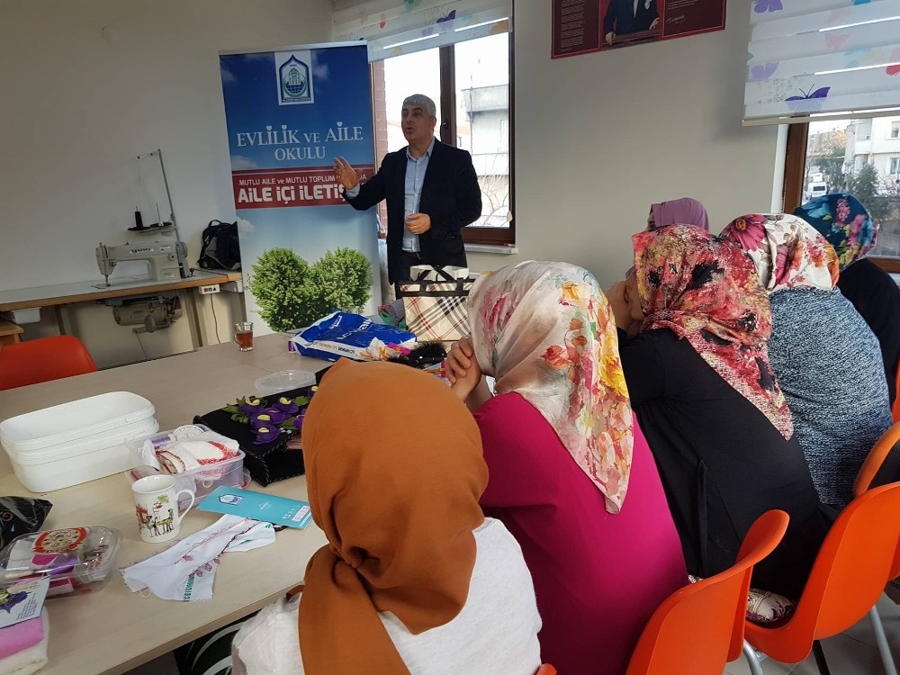 Yıl-Mekte Aile İçi İletişimin Önemi Anlatılıyor