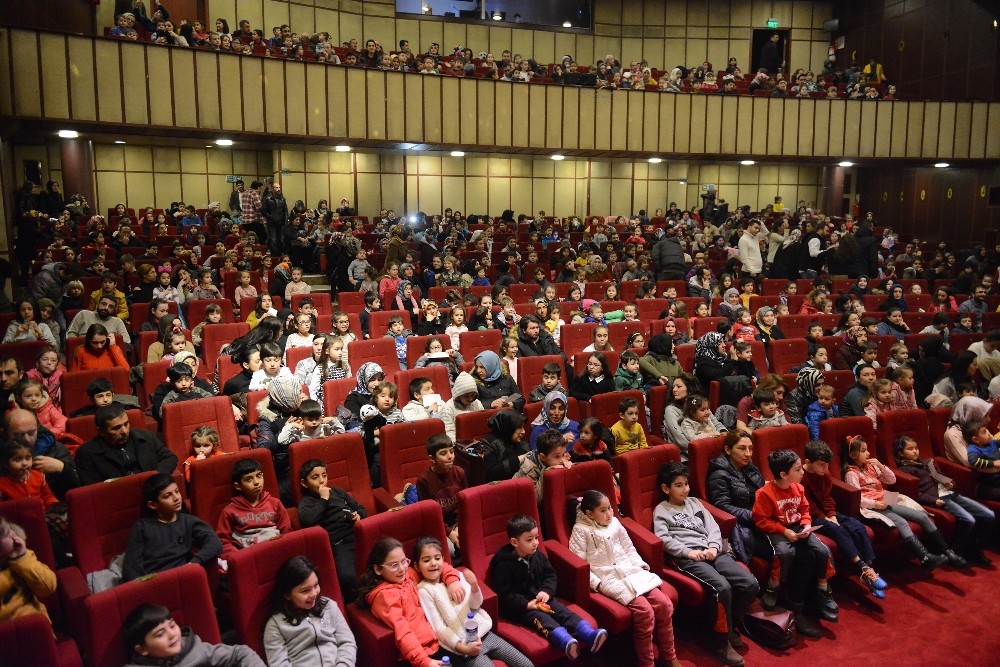 Yıldırımlı Çocuklar Tiyatroya Doydu