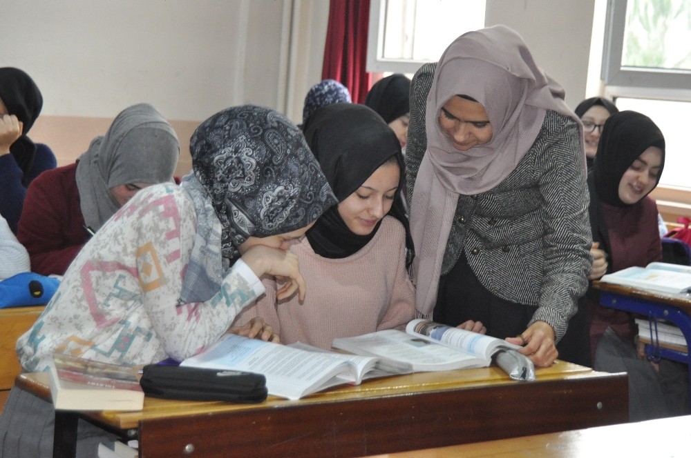 28 Şubatçıların Başı Örtülü Diye Öğretmenlikten Attığı Horata: