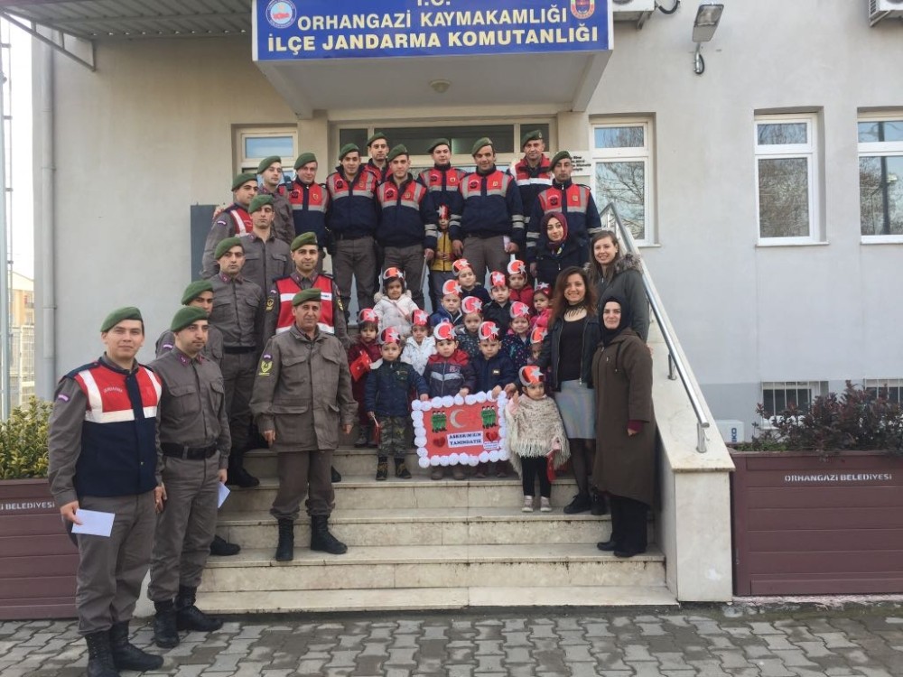 Afrindeki Mehmetçiğe Bursadan Moral Kargosu