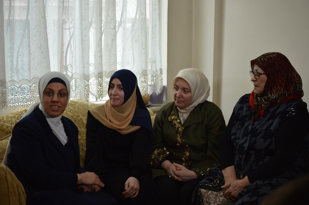 Ak Parti Genel Başkan Yardımcısı Kan 28 Şubat Mağduru İle Bir Araya Geldi