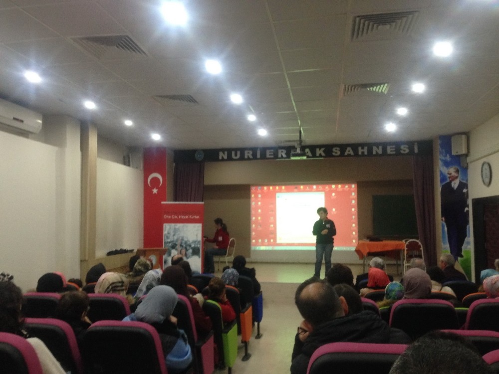 Anneler İlk Yardım Öğreniyor