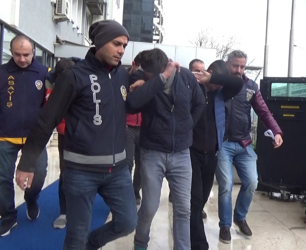 Araba Hırsızları Yakayı Ele Verdi