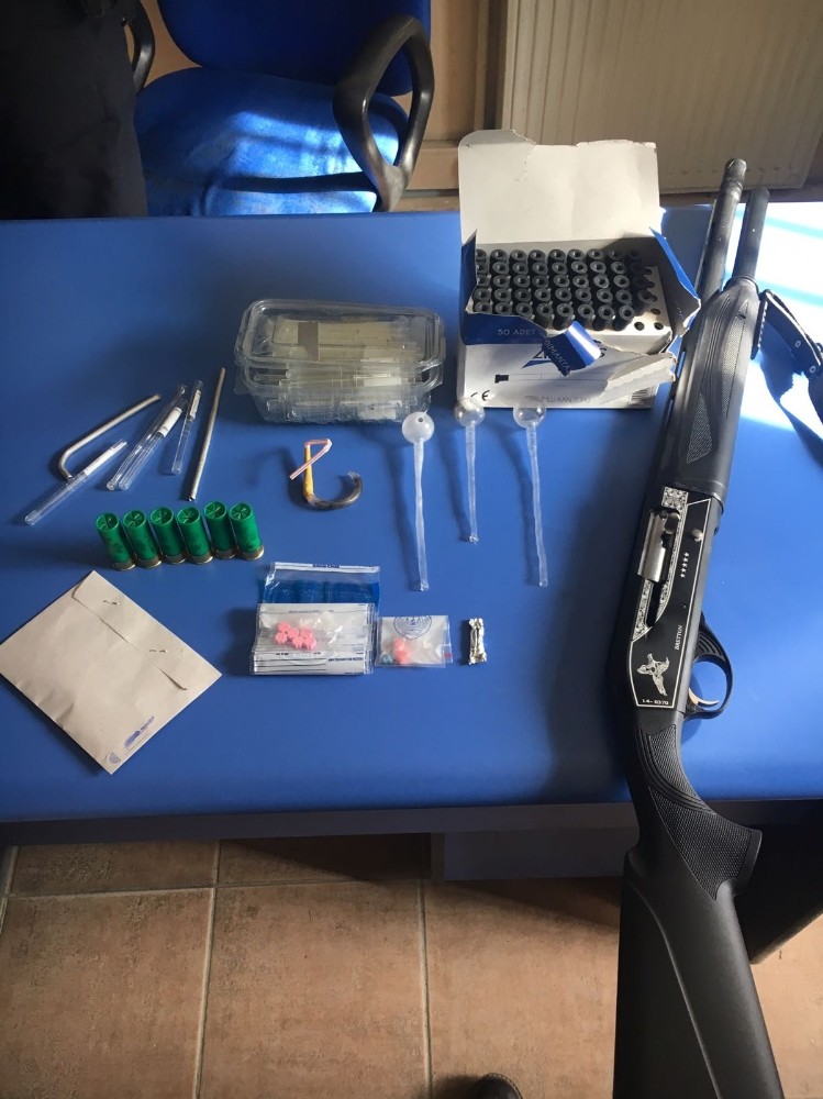 Araçta Ve Evinde 116 Adet Uyuşturucu Aparatı Ele Geçirildi