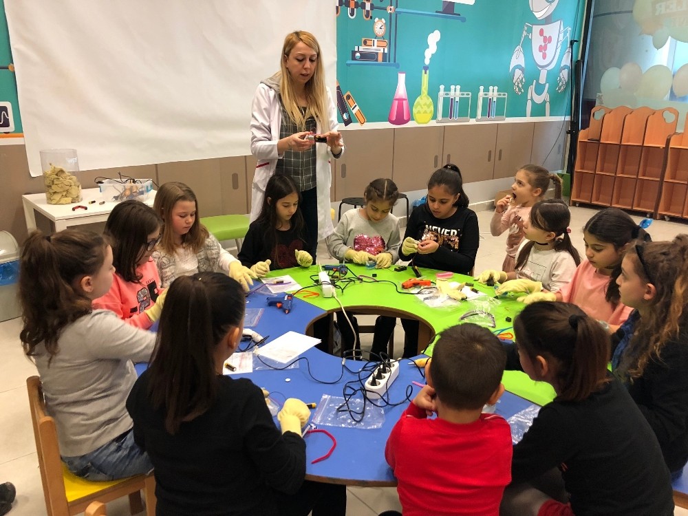 Btmde Bilimsel Doğum Günü Sürprizi