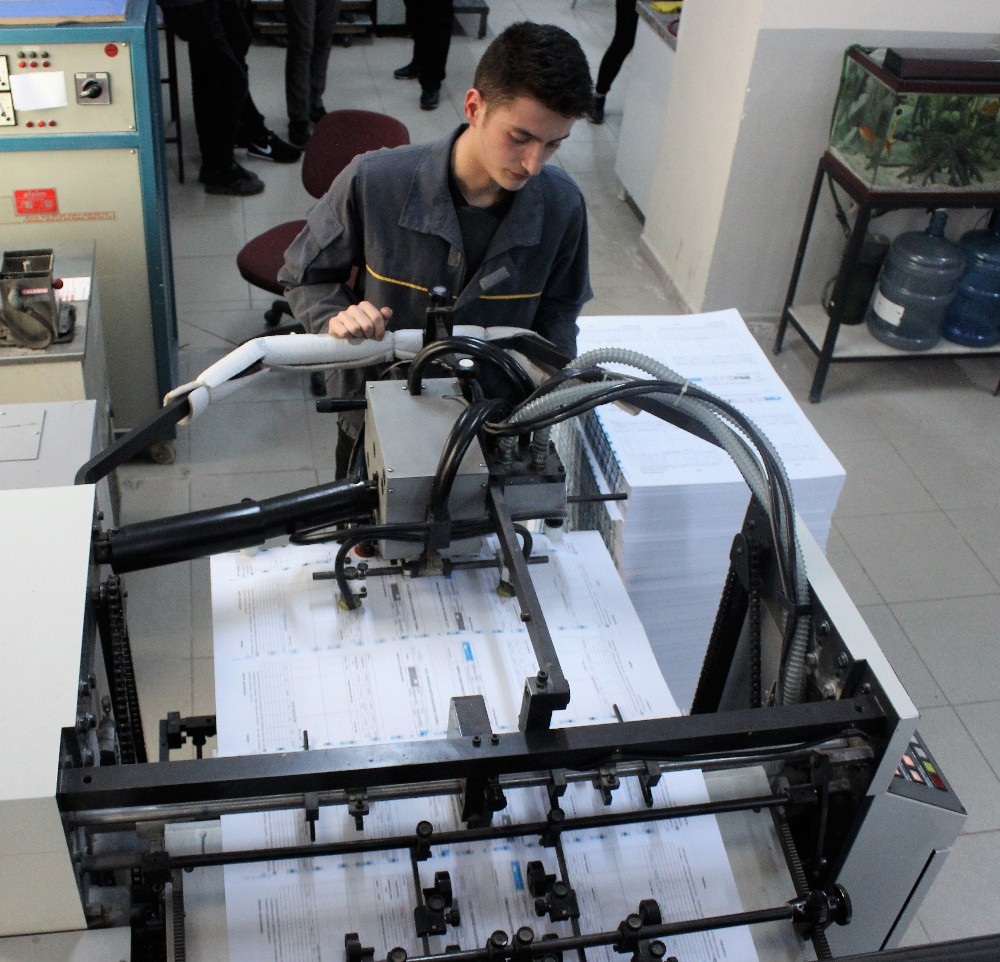 Bu Lisede Okuyan Öğrenciler Asgari Ücret Kadar Maaş Alıyor