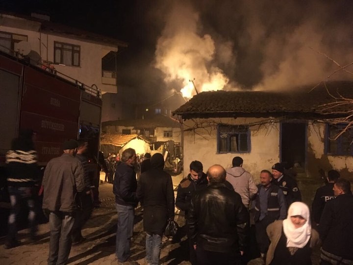 Büyükorhanda Müstakil Evde Yangın Çıktı