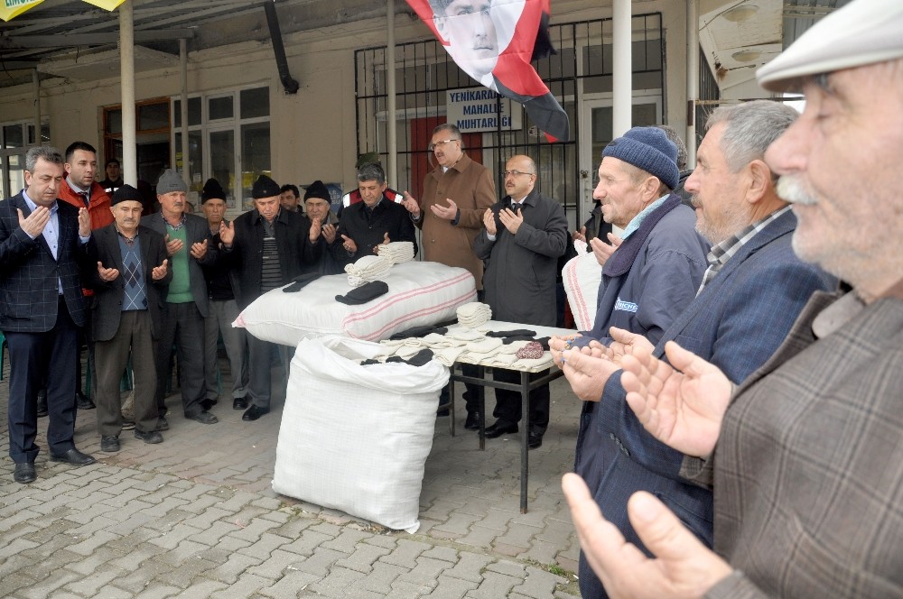 Erkeklerin Çorap Örmesiyle Meşhur Olan Köy De Afrin İçin Seferber Oldu