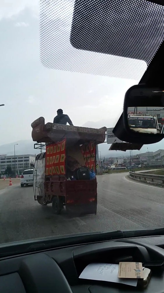 Evini 3 Tekerli Araçta Taşıdı