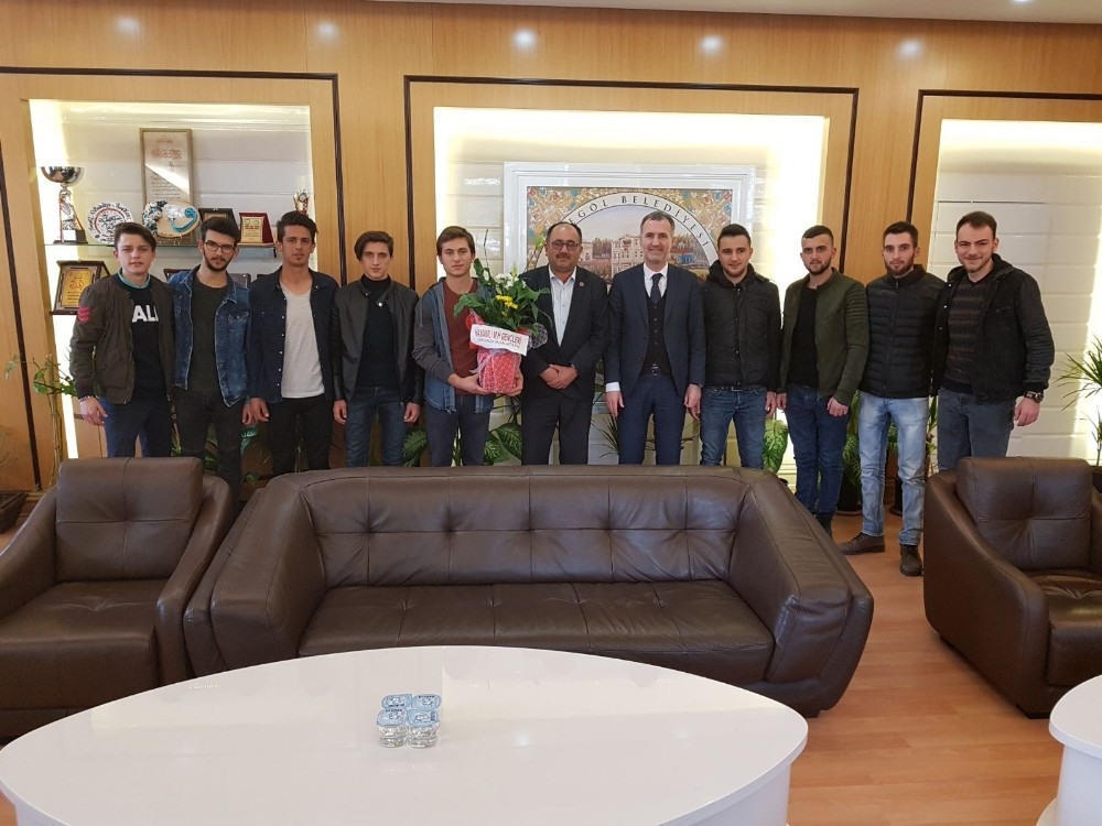 Gençlerden Tabana Teşekkür Ziyareti