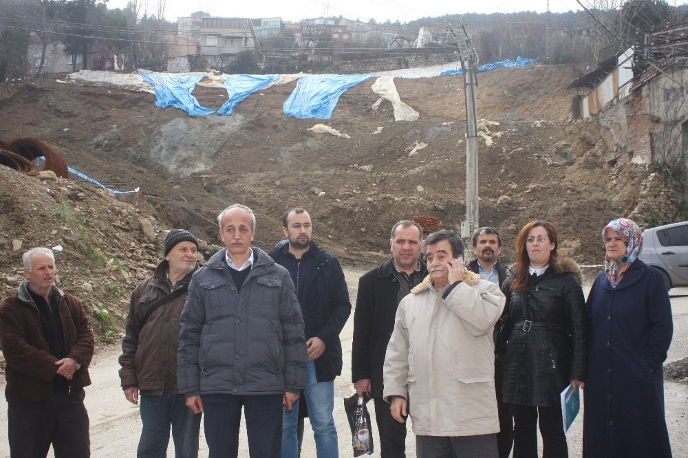 Heyelan Bölgesindeki Mahalle Sakinleri Kesin Çözüm Bekliyor