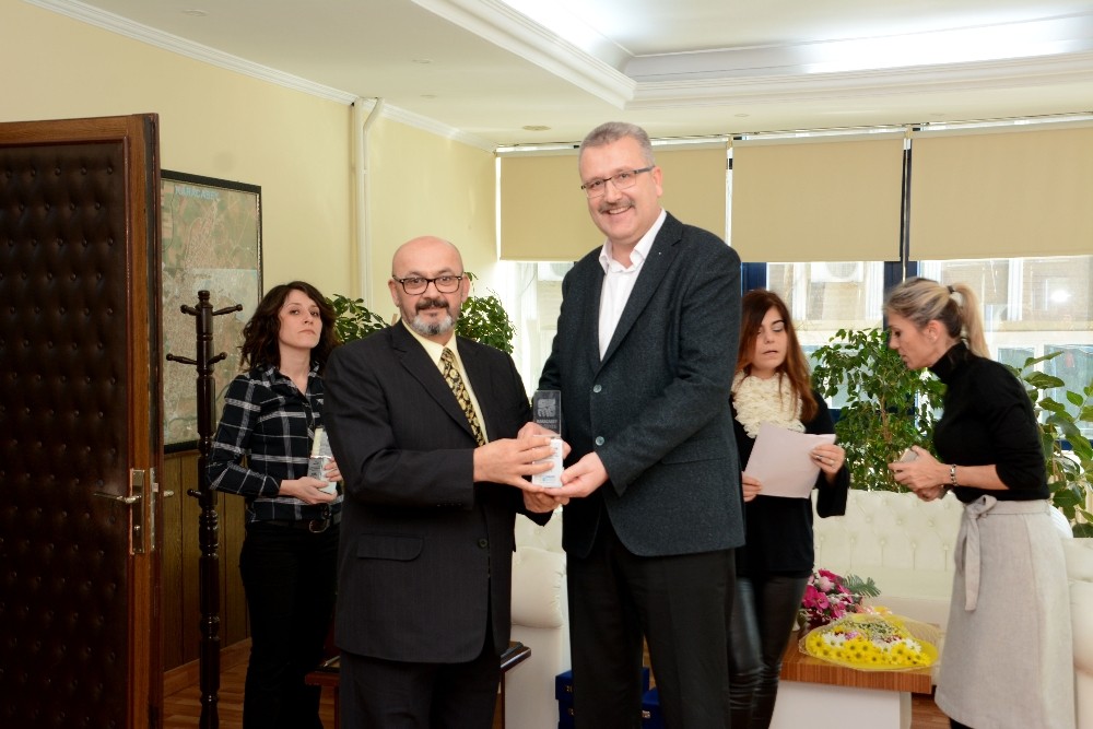 Karacabeyde Emektar Bakkallara Plaket