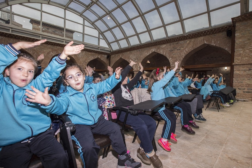 ‘Masal Gezginleri Çocuklar İçin Sahnede