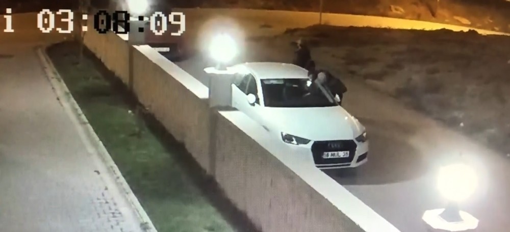Oto Faresi Önce Kameraya Sonra Polise Yakalandı