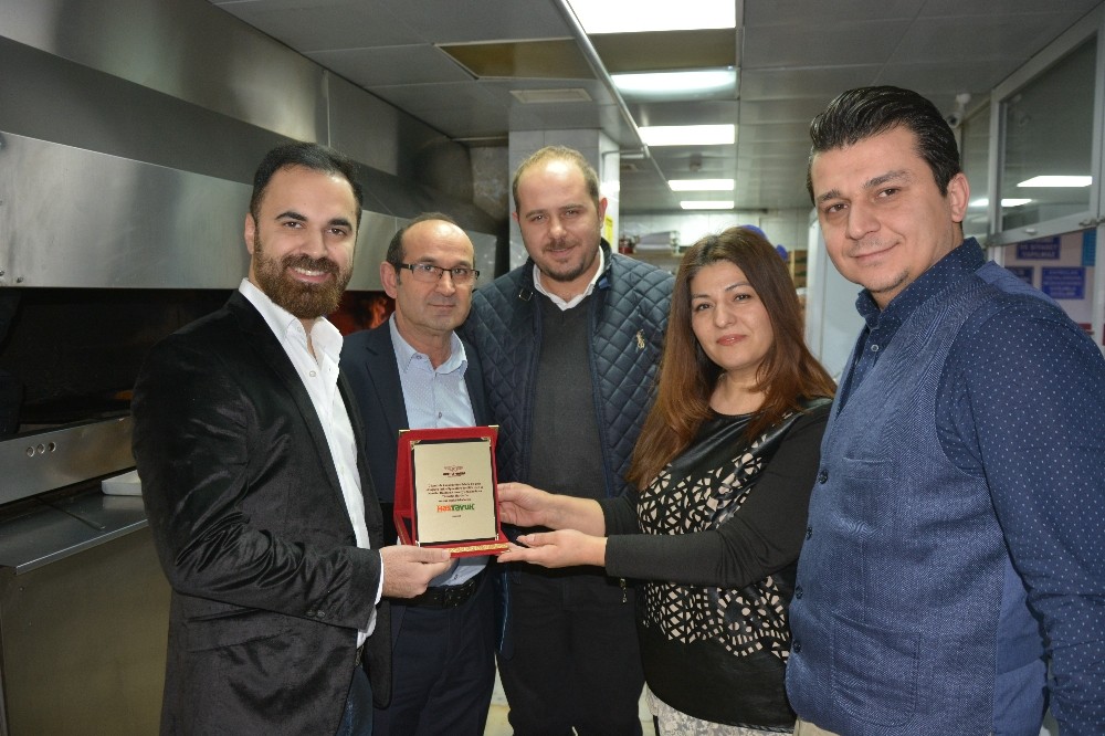 Türk Mutfağına Tavuk Kanadını Kazandıran Firmaya Plaket