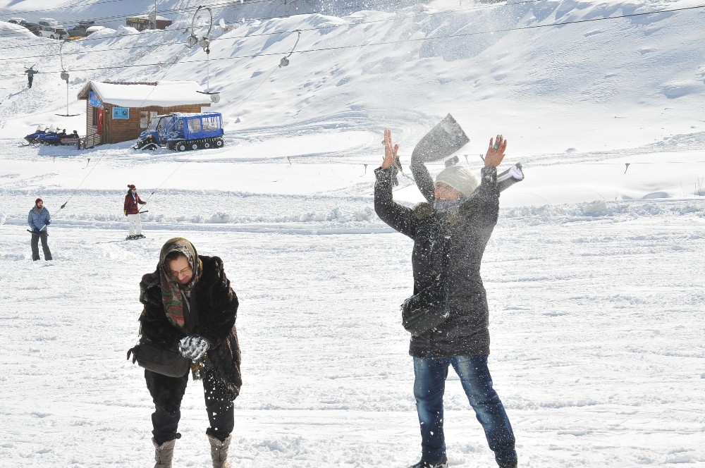 Uludağda Kar Sevinci