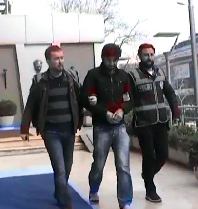 Üniversiteyi Soydular