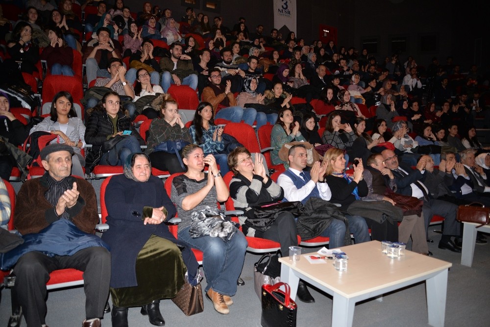 Uüde Türk Dünyası Rüzgârı