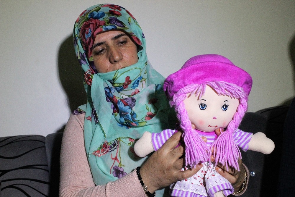 Yıllardır Bebekleri Olmayan Çift Oyuncak Bebekle Avunuyor