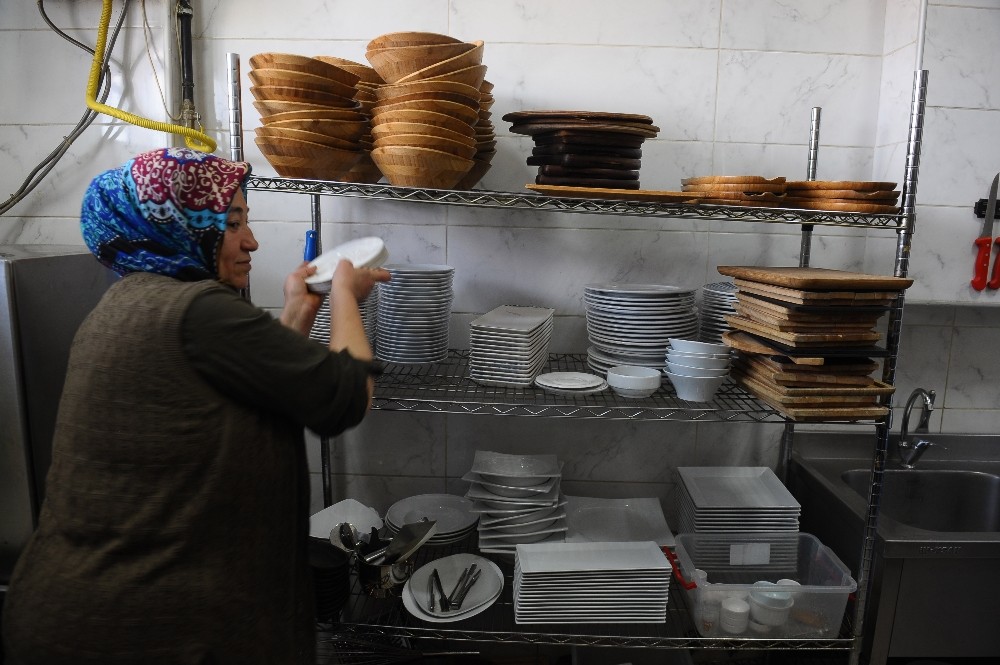 500 Milyon Liralık Vurgunla Kaçan Çiftlik Bank Milyarderi Bulaşıkçı Çıktı